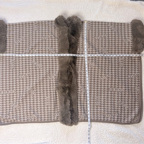 Poncho Cape Shawl Coat Women's Faux Fur Trim Tan Hounds Tooth Print O/S NWT - Picture 6 of 6